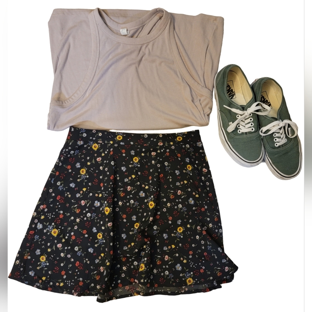 Tilly's Ivy + Main Floral Skirt Women's sz Small
